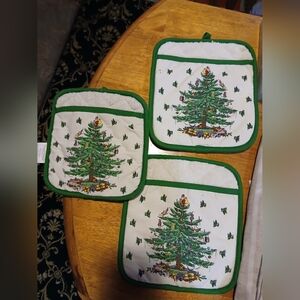 Spode Christmas Tree Pot Holders Set - Green and White